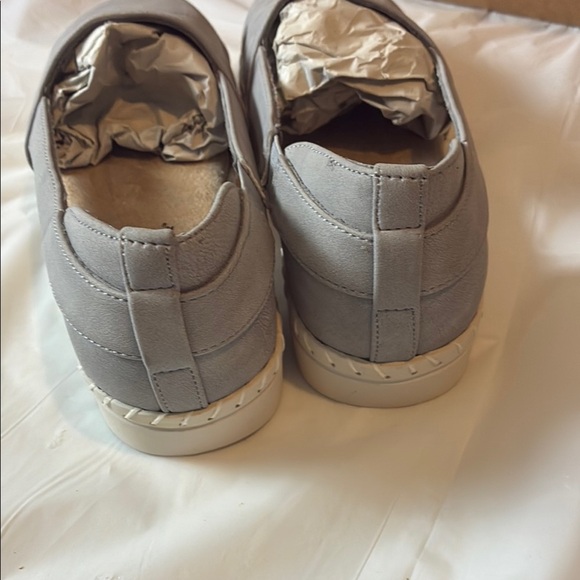 Easy Street Gray Slip-On Flats with Streamlined Design - Picture 6 of 6